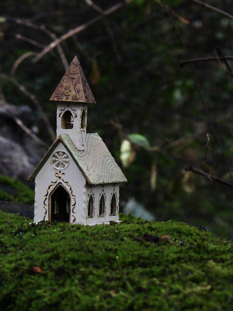 by sukogirl: From Robin's photo, I guessed the theme to be taking a miniature object and photographing it in such a way that the object seems life-size. I wanted to photograph the church (x-mas ornament) so that it looked like it was built on the edge of a cliff.