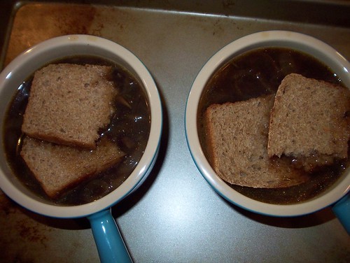 top onion soup with bread