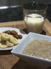 Steel-cut oats with bananas, walnuts and soy milk