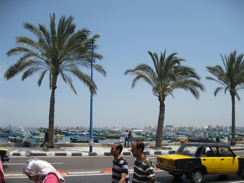 A walk back to downtown along El Corniche