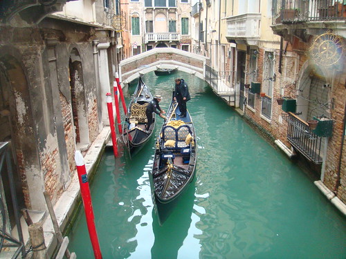 Gondola sobre un canal