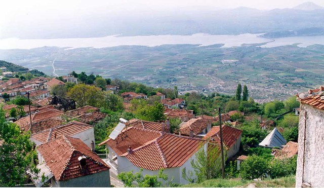  Δυτική Μακεδονία - Κοζάνη - Δήμος Σερβίων Τα Σέρβια, ο Αλιάκμονας και η γέφυρα Σερβίων όπως φαίνονται από τον οικισμό Καστανιάς Σερβίων