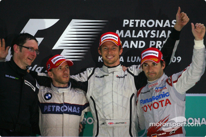 Podio del GP de Malasia 2009, de izq. a der.: 2 Nick Heidfeld (BMW-Sauber); 1 Jenson Button (Brawn-Mercedes); 3 Timo Glock (Toyota).