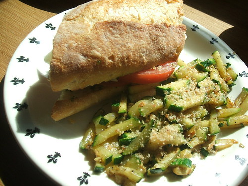 Pesto sandwich and zucchini