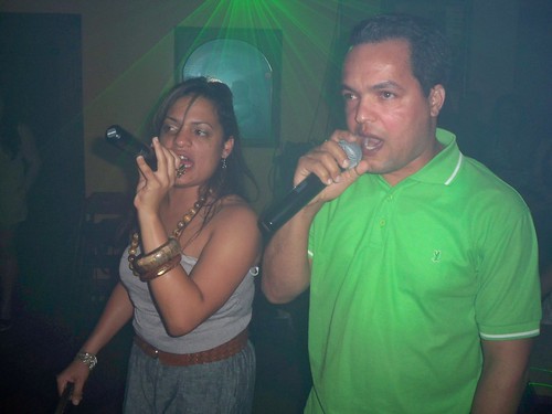 Noche de Karaoke en El Bachatipico Restaurant 05-16-10 164