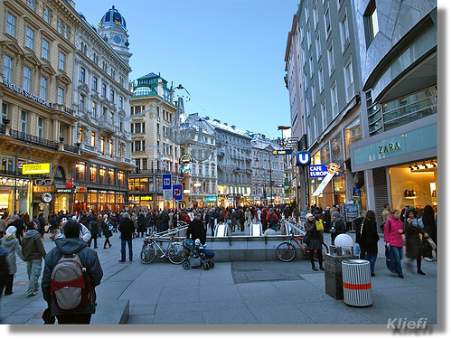 shopping in Vienna (by: Kliefi/Chris, creative commons license)