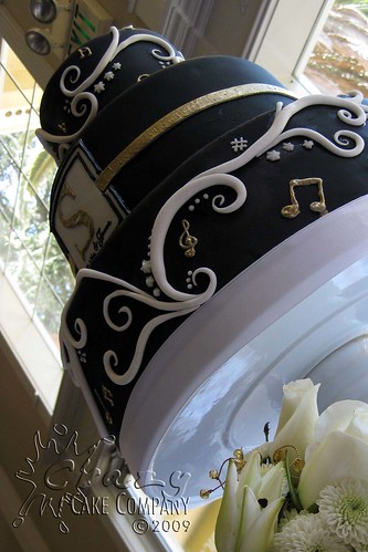 fondant wedding cakes. Black Fondant Wedding Cake