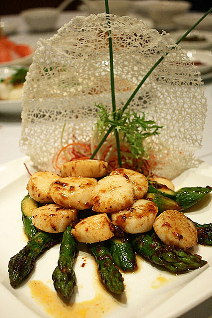 Scallop and Asparagus with Spicy XO Sauce