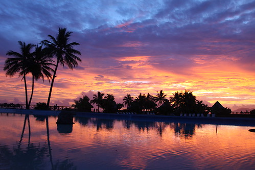 Tahiti sunset by jonrawlinson