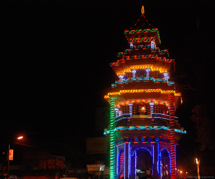 Pandal at Naikanal  - illuminated pandal on thrissur round road
