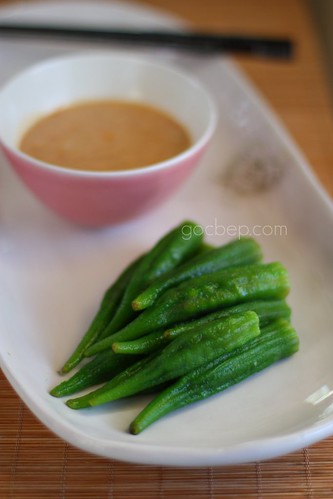 Boiled okra with fermented tofu sauce