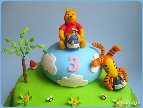 Winnie The Pooh Pictures Gallery: Winnie The Pooh Cake Decorations