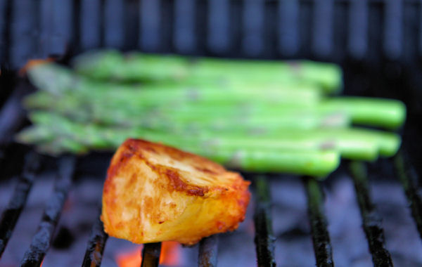 lone roasted potato and asparagus on the bbq 2240 R