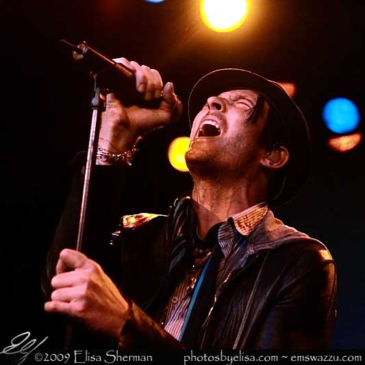 Scott Weiland in Seattle at the Showbox supporting Happy in Galoshes, photos by Elisa Sherman