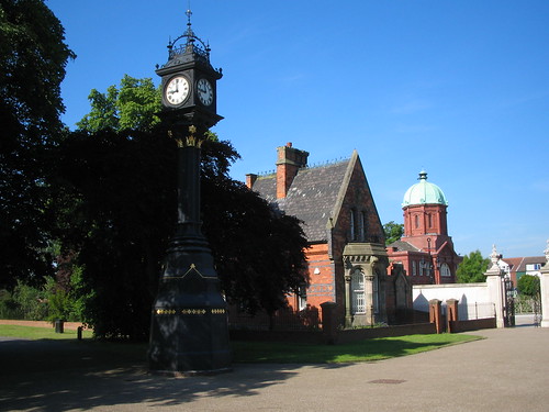 Middlesbrough, Memorial Clock and West Lodge, Albert Park