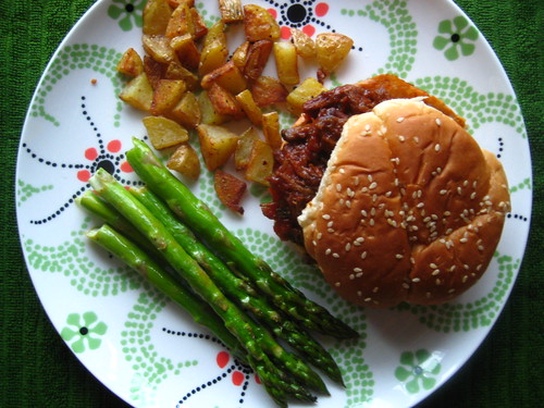 BBQ beef sandwich with asparagus and home fries