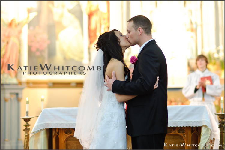 Katie-Whitcomb-Photographers_jenny-and-michaelfirs-kiss