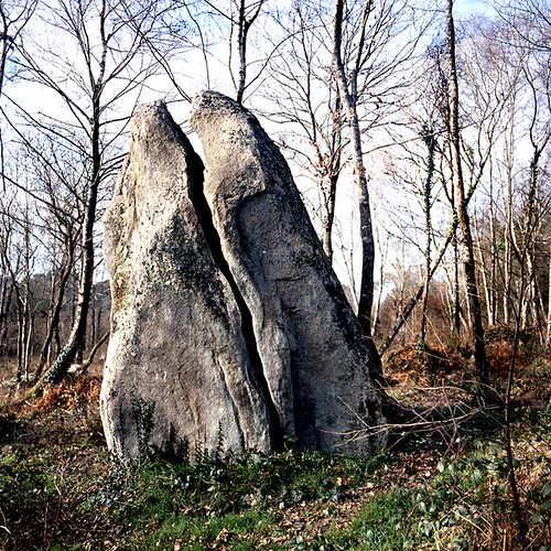 dolmen fendu Plouhinec (kerfoucher) Morbihan