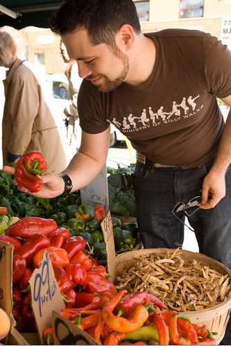 Michael Nus shopping for vegetables for foodie blog