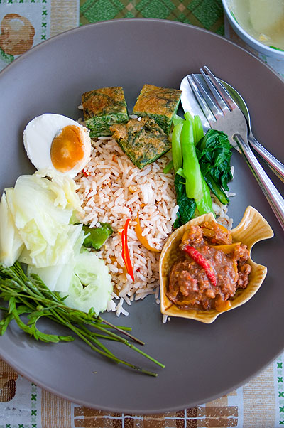 A dish of khao phat nam phrik long ruea, rice served with a chili-based dipping sauce and a variety of toppings, at a street stall in Bangkok's Banglamphu district
