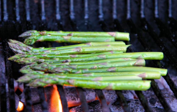 asparagus on the bbq 2238 R