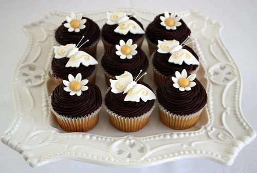 White Gold Wedding Cupcakes
