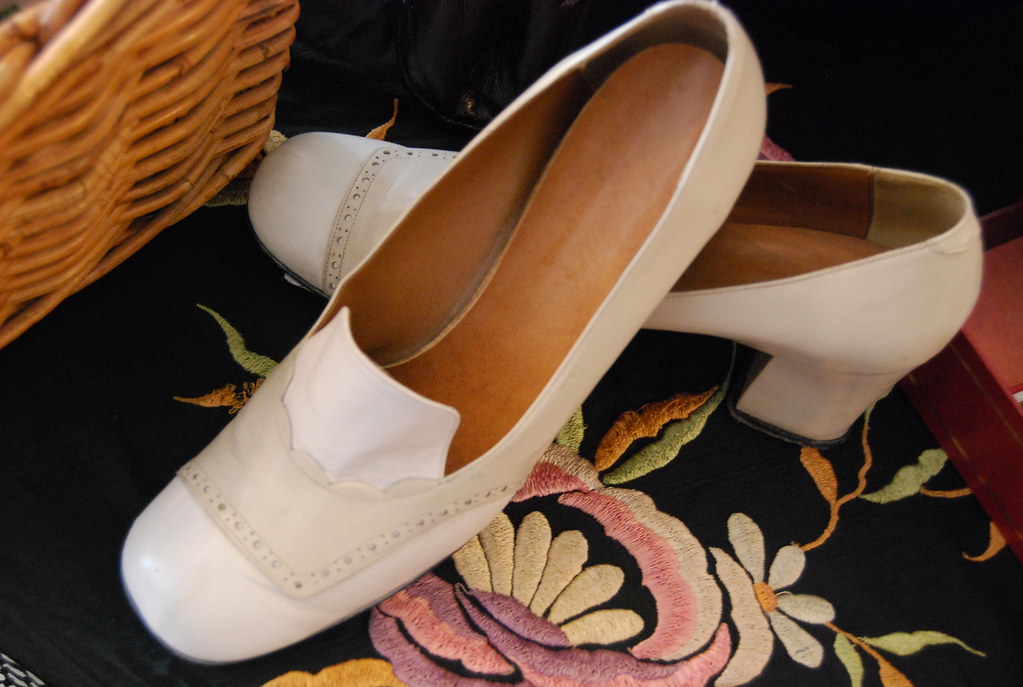 Gorgeous vintage brogue heels