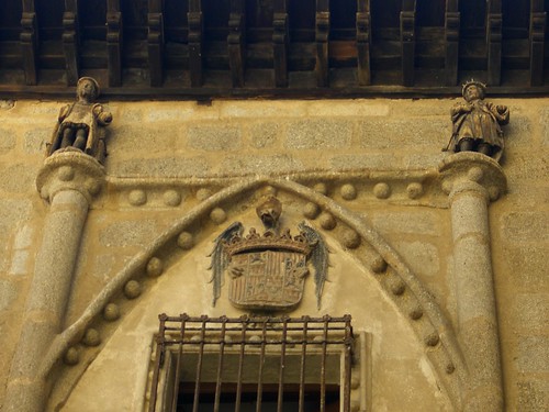 Heraldos en la Fachada de la Posada de la Hermandad de Toledo