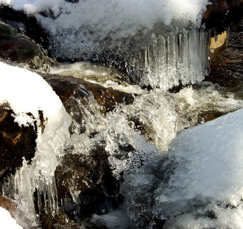 Icicles in the burn 06Feb09