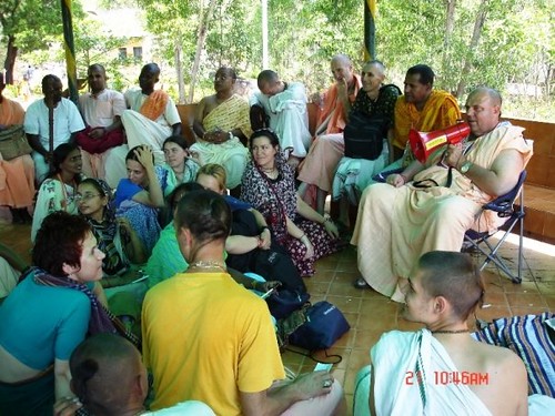 H H Jayapataka Swami in Tirupati 2006 - 0010 por ISKCON desire  tree.