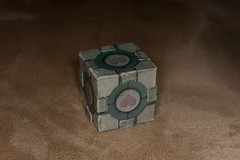 Weighted companion cube with ringflash
