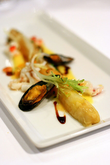 Poached white asparagus, Bouchot mussels