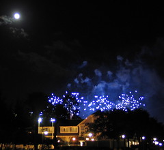 IMG_6727_crop-Disney-Yacht-Club-beach-fireworks-blue-moon