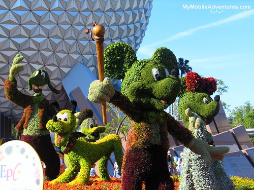 IMG_0577-EPCOT-Classic-Characters-topiary