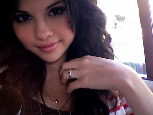 selena gomez purity ring picture. Love her purity ring!