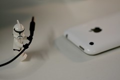 3G Unplugged - why your iPhone becomes an OffPhone (photo by Simon Doggett on Flickr licensed under Creative Commons)