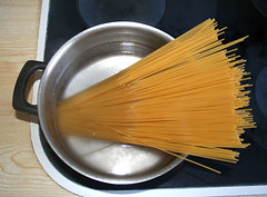 08 - Spaghetti kochen