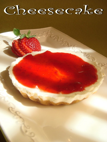 cheesecake with strawberry sauce