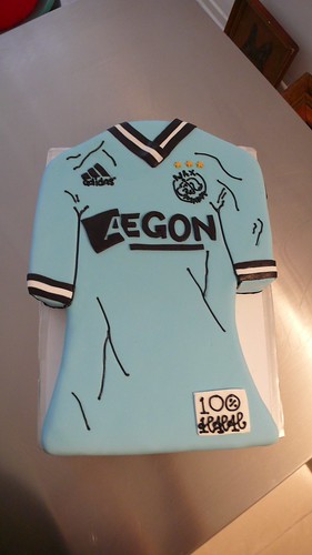 Ajax Shirt Cake by CAKE Amsterdam - Cakes by ZOBOT