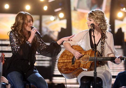 Miley Cyrus & Taylor Swift performing "Fifteen" at the Grammy Awards by chiarajonas.