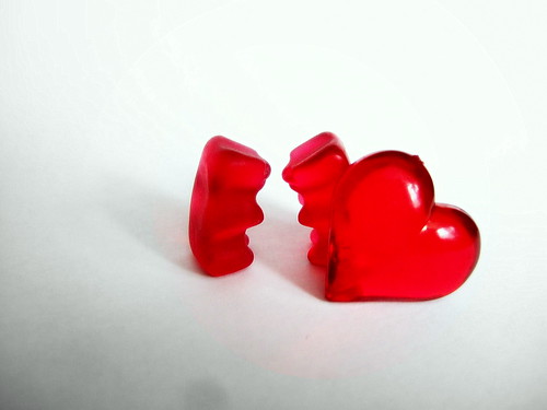  gummy bears in love 