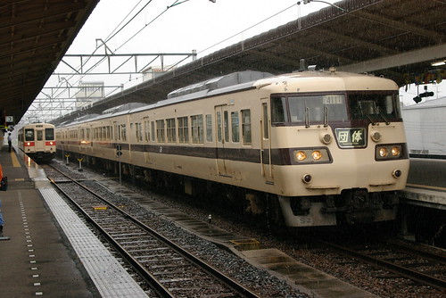 JRW 105series(left)＋117series(right) in Tenri,Tenri,Nara,Japan 2009/7/28