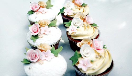 Pink Cream Green and White Cupcakes Two very pretty decorative styles 