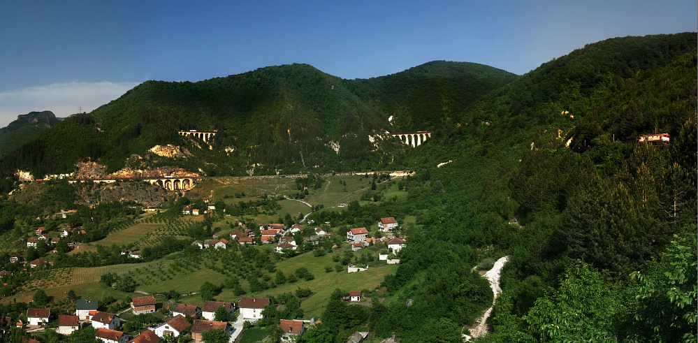 The full view of the horseshoes over Ovčari