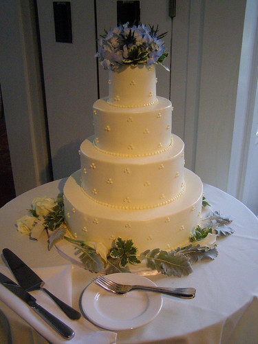 Everyone loves wedding cake Wedding Cake Hello champagne