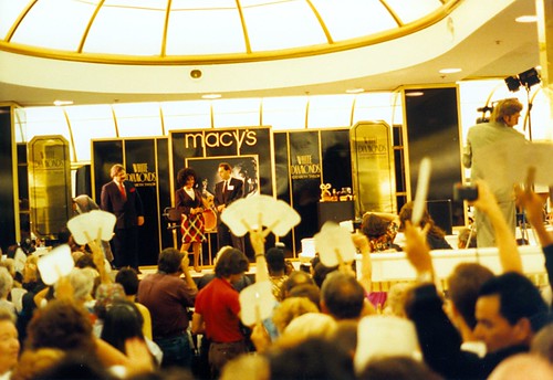 Elizabeth Taylor promotes White Diamonds at Macy's San Francisco. (10/11/1991)