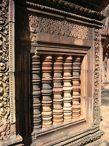 De verborgen deuren, Khmer stijlkenmerk