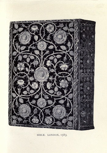 025-Biblia encuadernada con tela bordada londres 1583