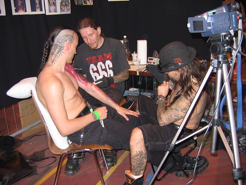 Toxyc tattooing аt tһе Alchemy Tattoo Expo '05 @ Conthey