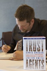 Chris Brogan signing books